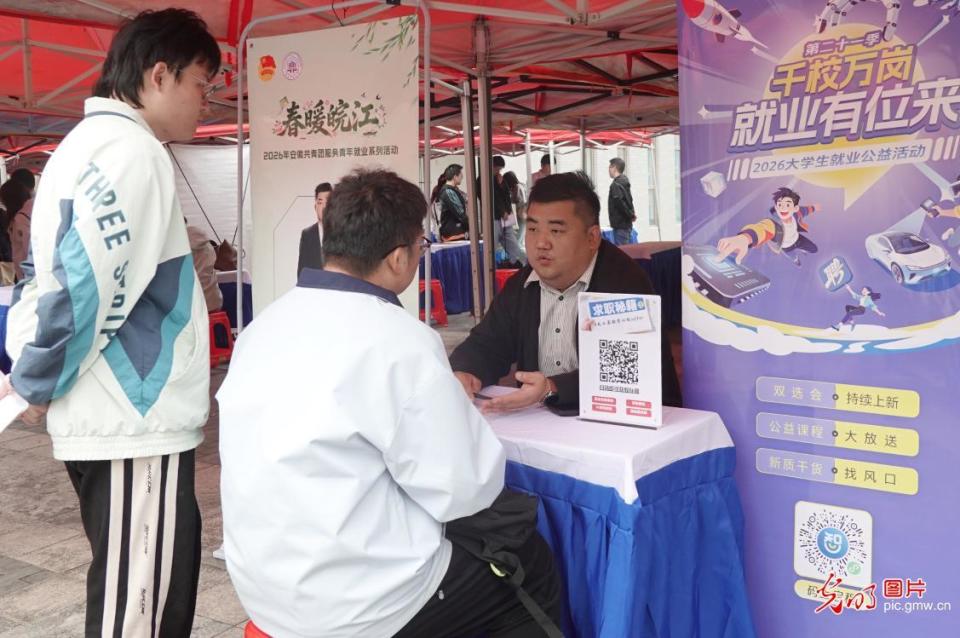 NI57he9eQ66Qychh.jpg