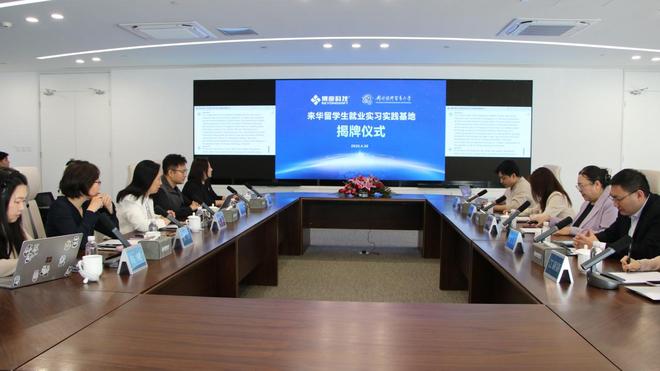 x8rdcr7Pu4Exp6j4.jpg