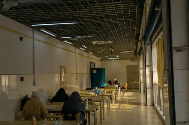 Zxp3B2oANu0n5h29.jpg