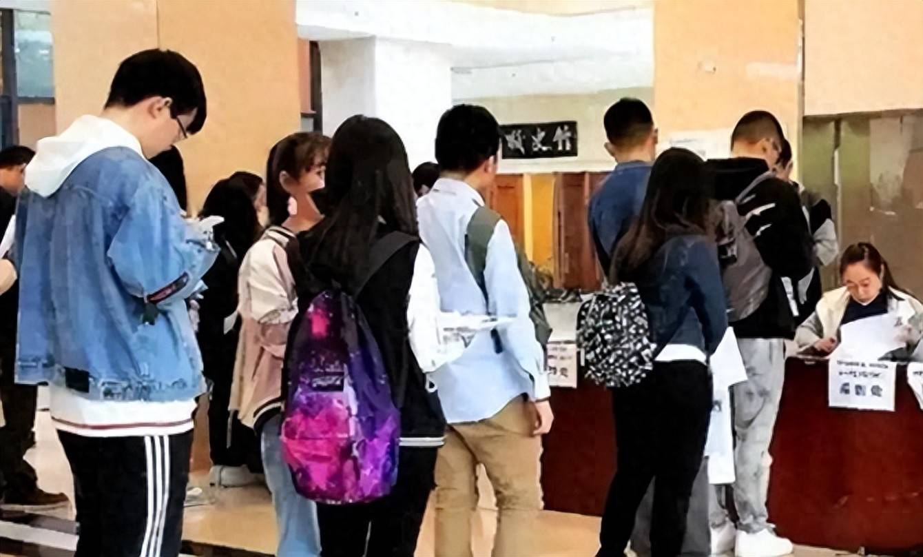 OknYm3Y9Lkx4535g.jpg