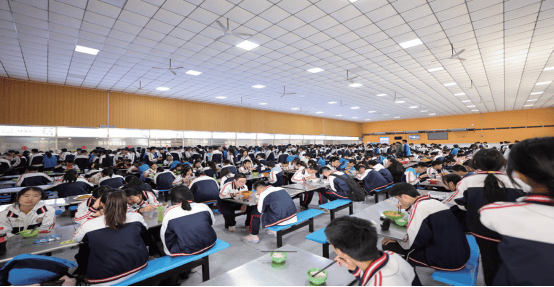 jMCF9Q60U0259zn9.jpg