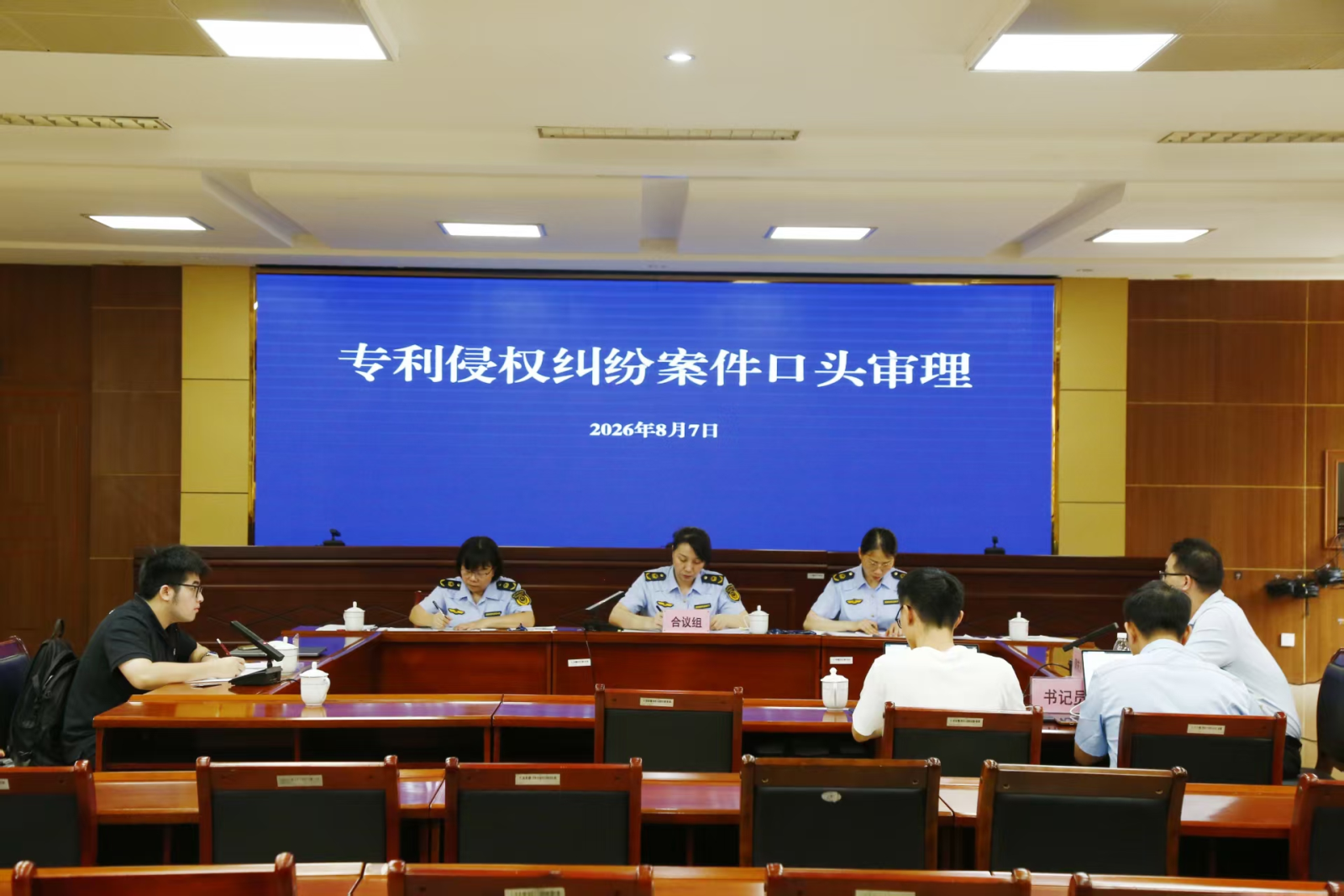 oVAWWSAWwA9M1KB9.jpg